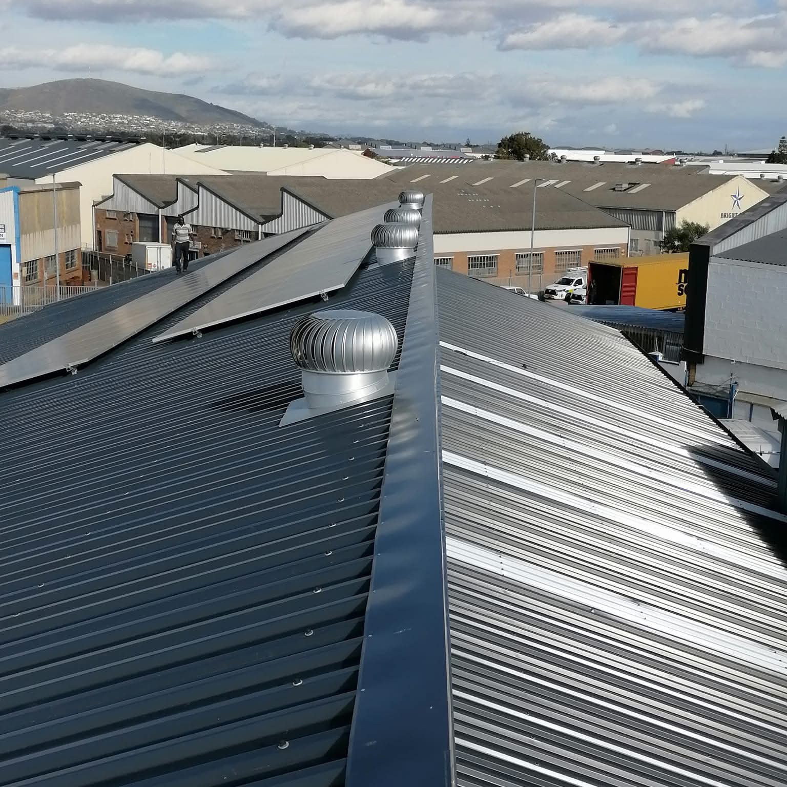 Polycarbonate roof sheeting supplied by Youngman