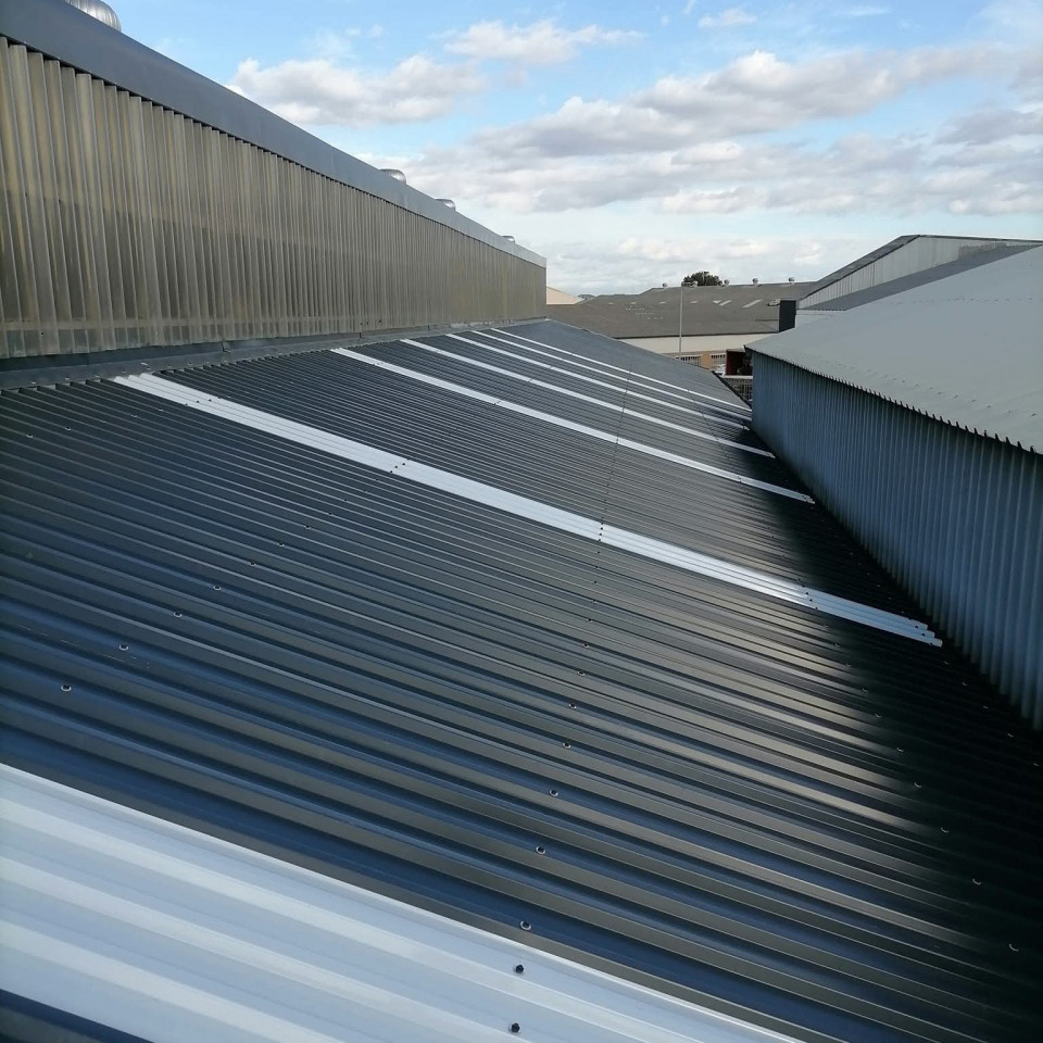 Zincalume corrugated roof sheeting